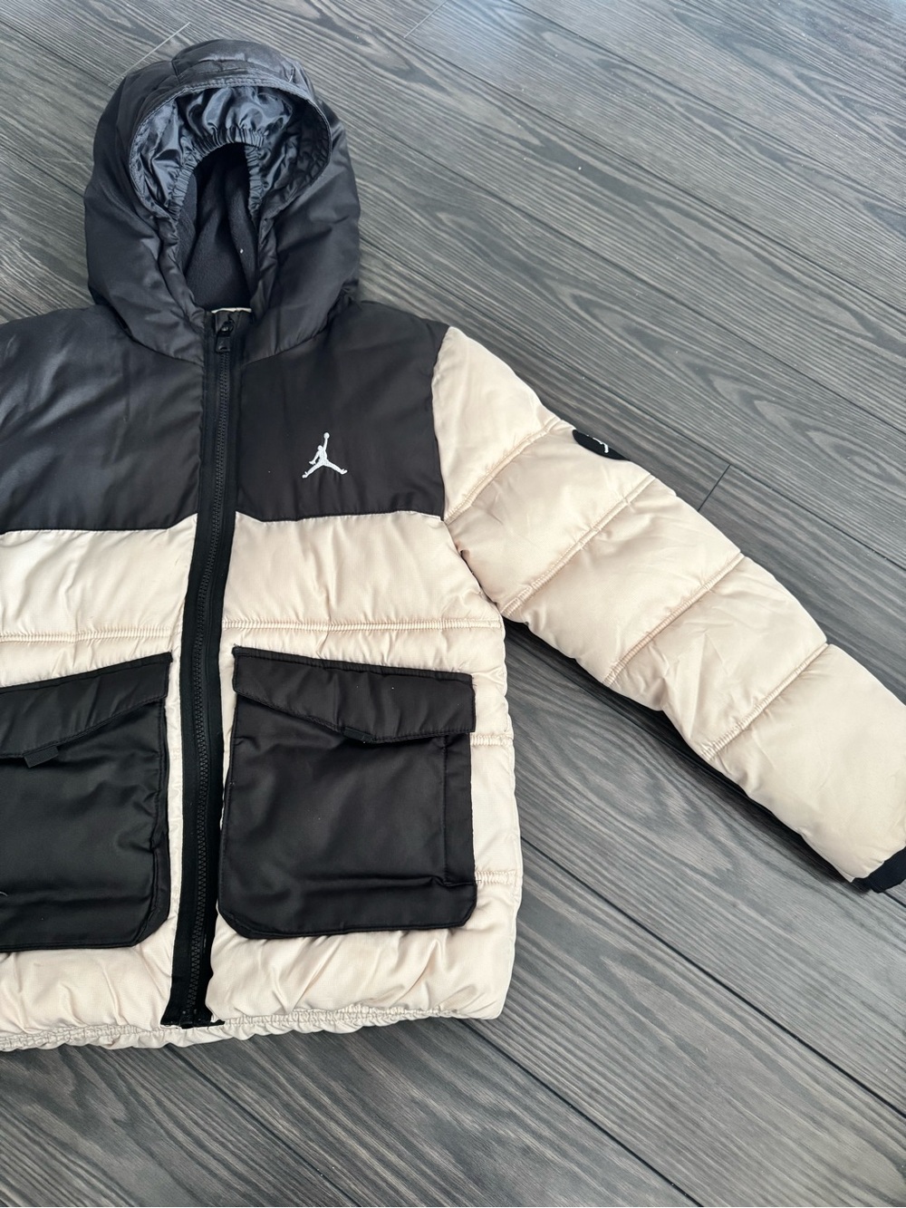 Jordan Kids Colourblock Hooded Puffer Winter Jacket Black Cream Size M 10-12